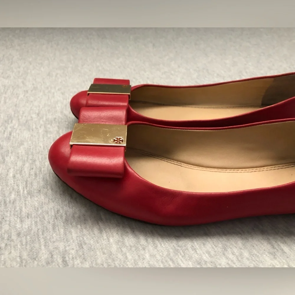 Tory Burch Chase Ballet Gold Logo Bow Flat Size: US 8M